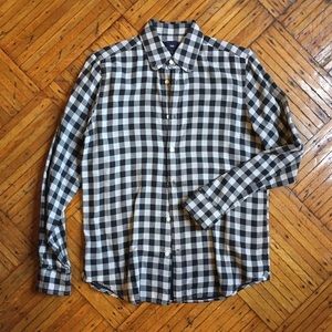 ✔️SOLD✔️ Men’s Gap Checkered Button Down